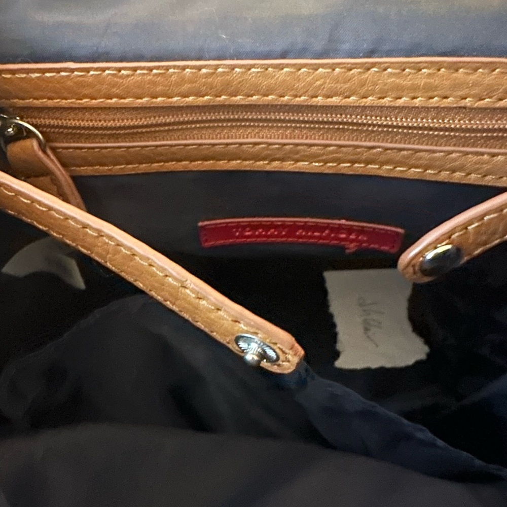 Tommy Hilfiger Signature ‎ Logo Backpack With Vegan Leather Trim | 12" X 10" - Picture 7 of 16
